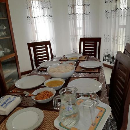Air Port 5 Minutes Super Clean Upul Bed & Breakfast Negombo Bagian luar foto