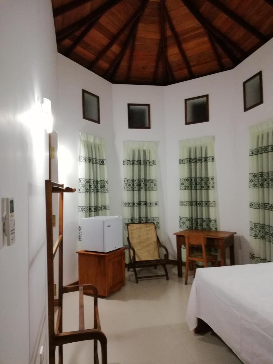 Air Port 5 Minutes Super Clean Upul Bed & Breakfast Negombo Bagian luar foto