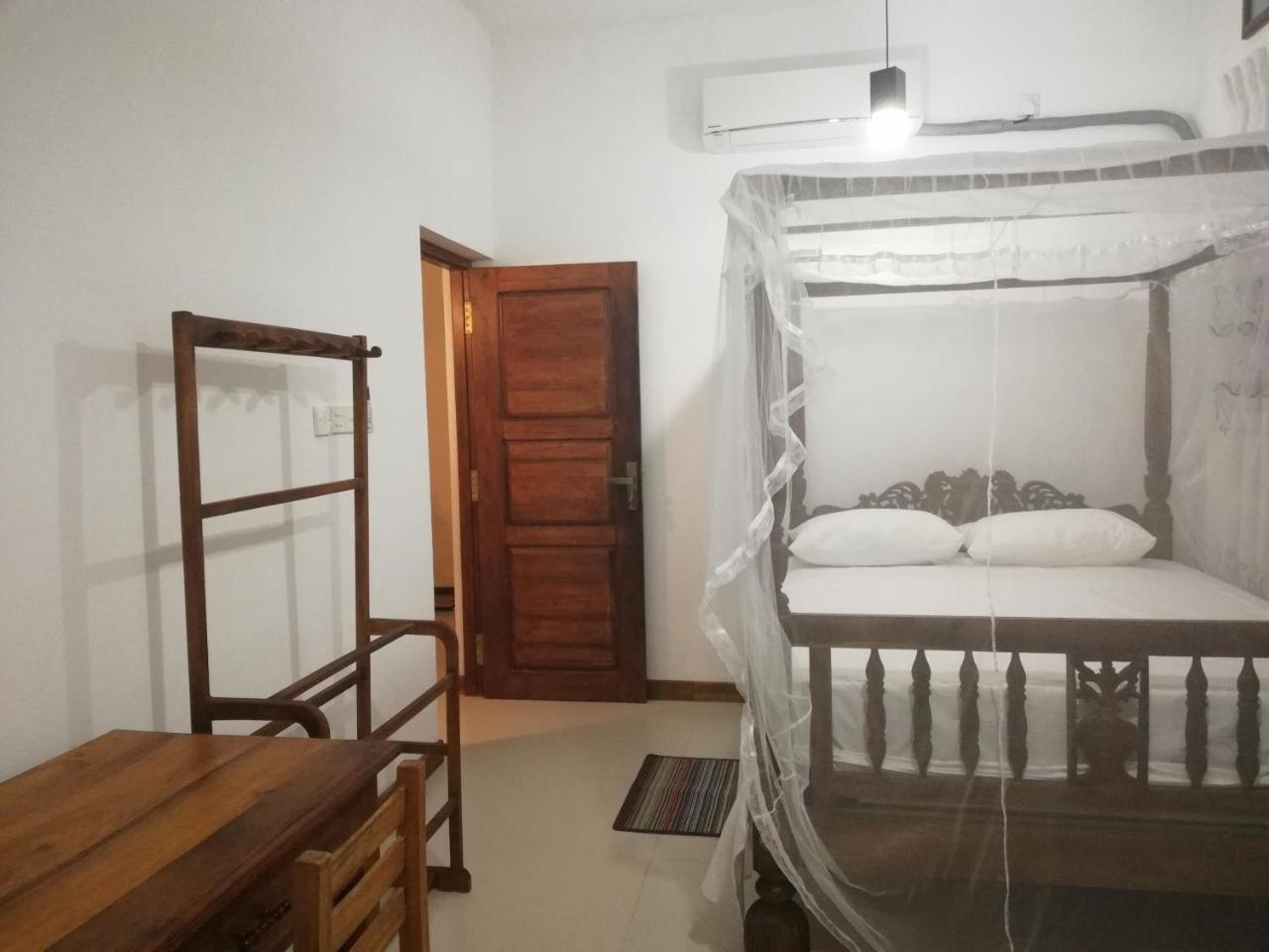 Air Port 5 Minutes Super Clean Upul Bed & Breakfast Negombo Bagian luar foto