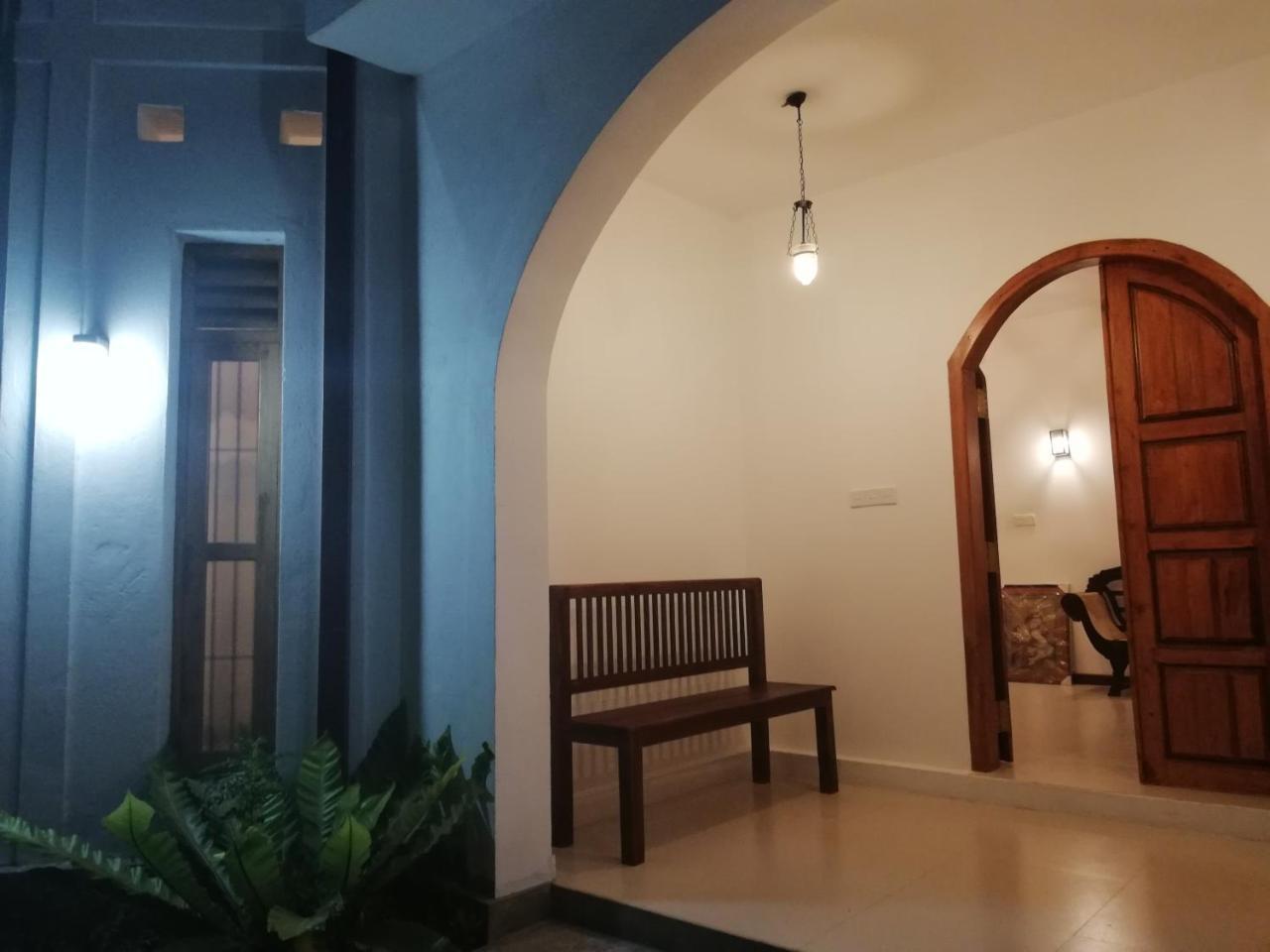 Air Port 5 Minutes Super Clean Upul Bed & Breakfast Negombo Bagian luar foto