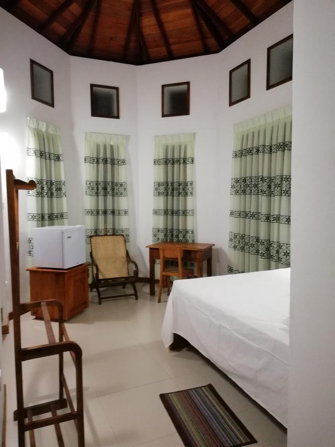 Air Port 5 Minutes Super Clean Upul Bed & Breakfast Negombo Bagian luar foto