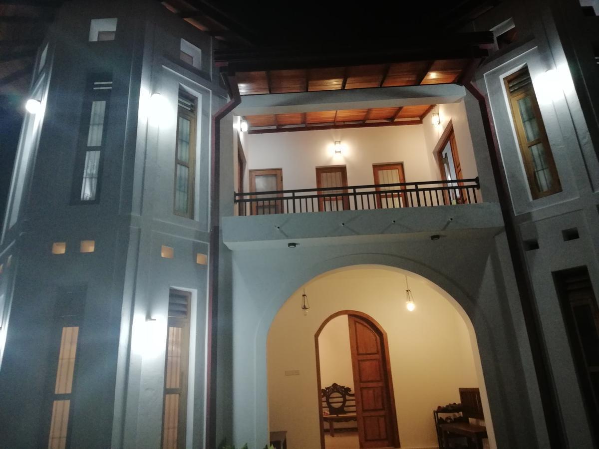 Air Port 5 Minutes Super Clean Upul Bed & Breakfast Negombo Bagian luar foto