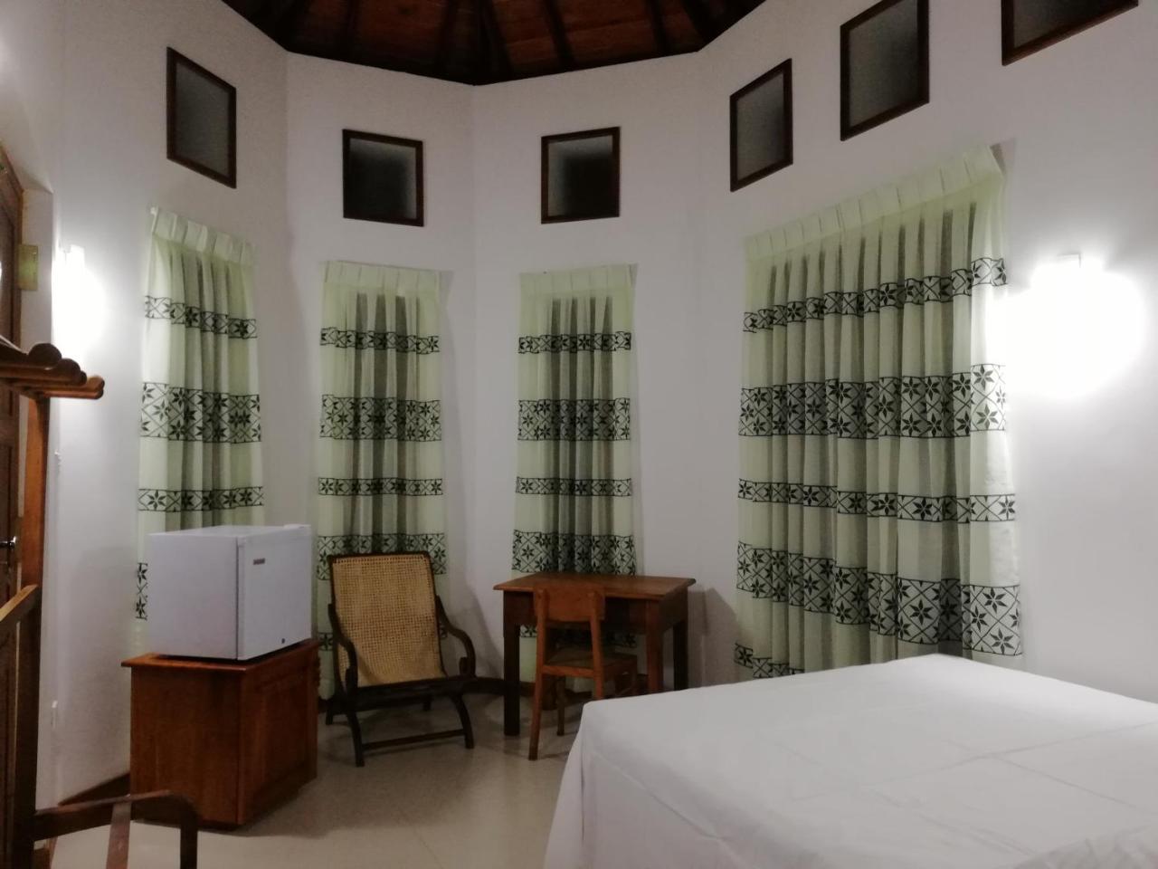 Air Port 5 Minutes Super Clean Upul Bed & Breakfast Negombo Bagian luar foto