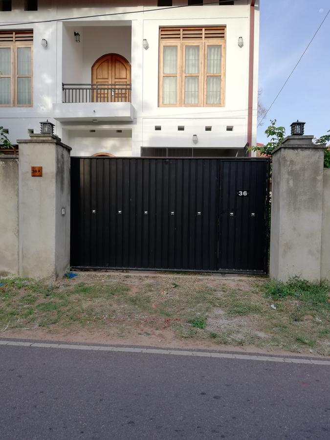 Air Port 5 Minutes Super Clean Upul Bed & Breakfast Negombo Bagian luar foto