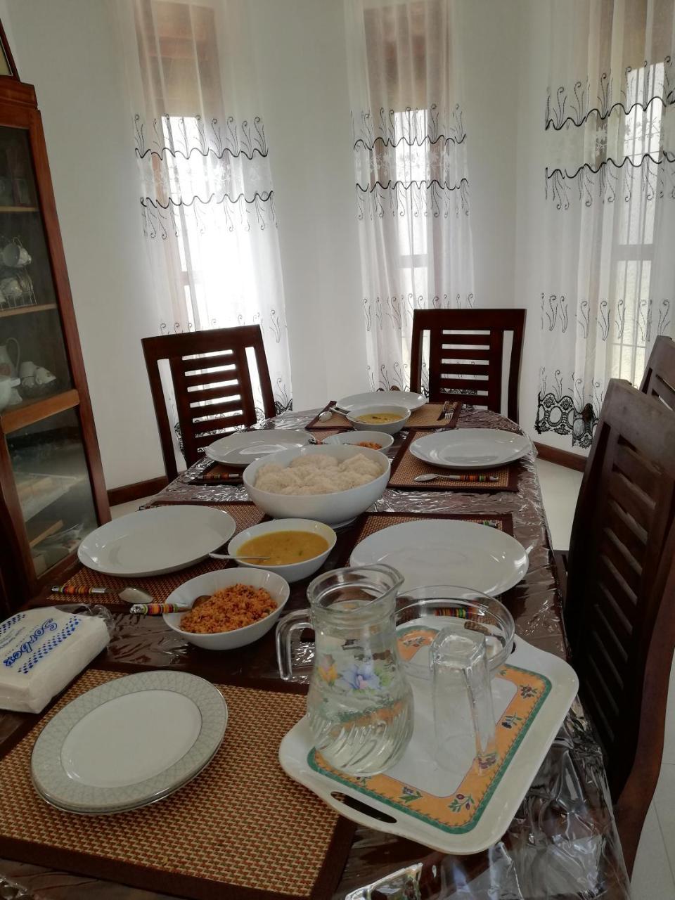 Air Port 5 Minutes Super Clean Upul Bed & Breakfast Negombo Bagian luar foto