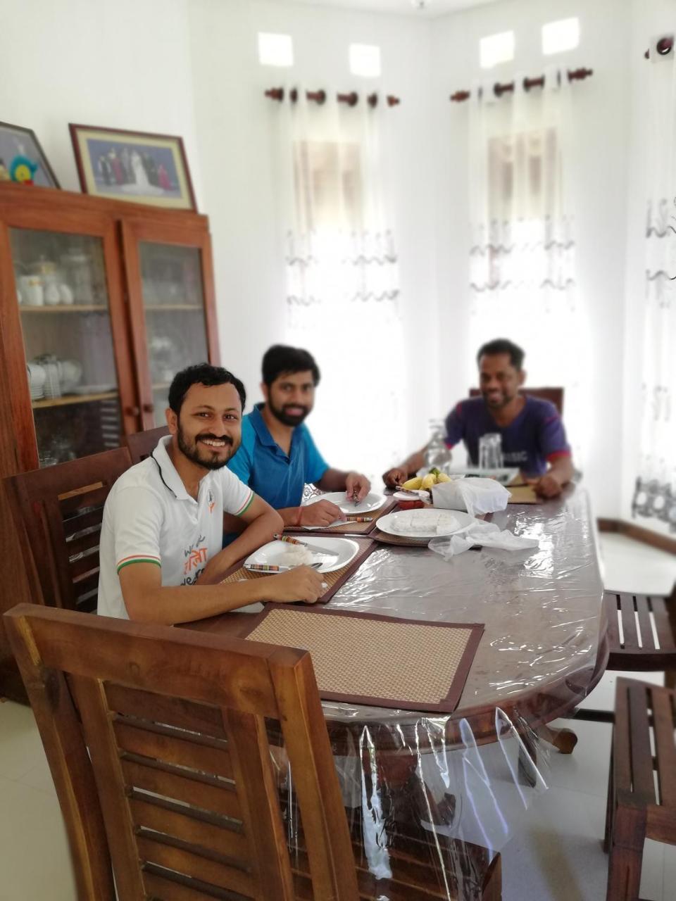 Air Port 5 Minutes Super Clean Upul Bed & Breakfast Negombo Bagian luar foto